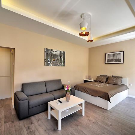 H&M Lux Appartment Downtown New Belgrado Buitenkant foto