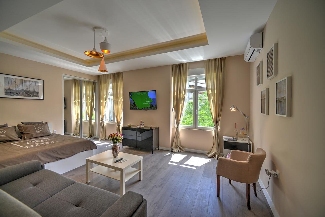 H&M Lux Appartment Downtown New Belgrado Buitenkant foto